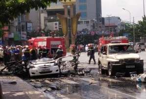 Xe taxi phát nổ kinh hoàng, ít nhất 2 người thiệt mạng